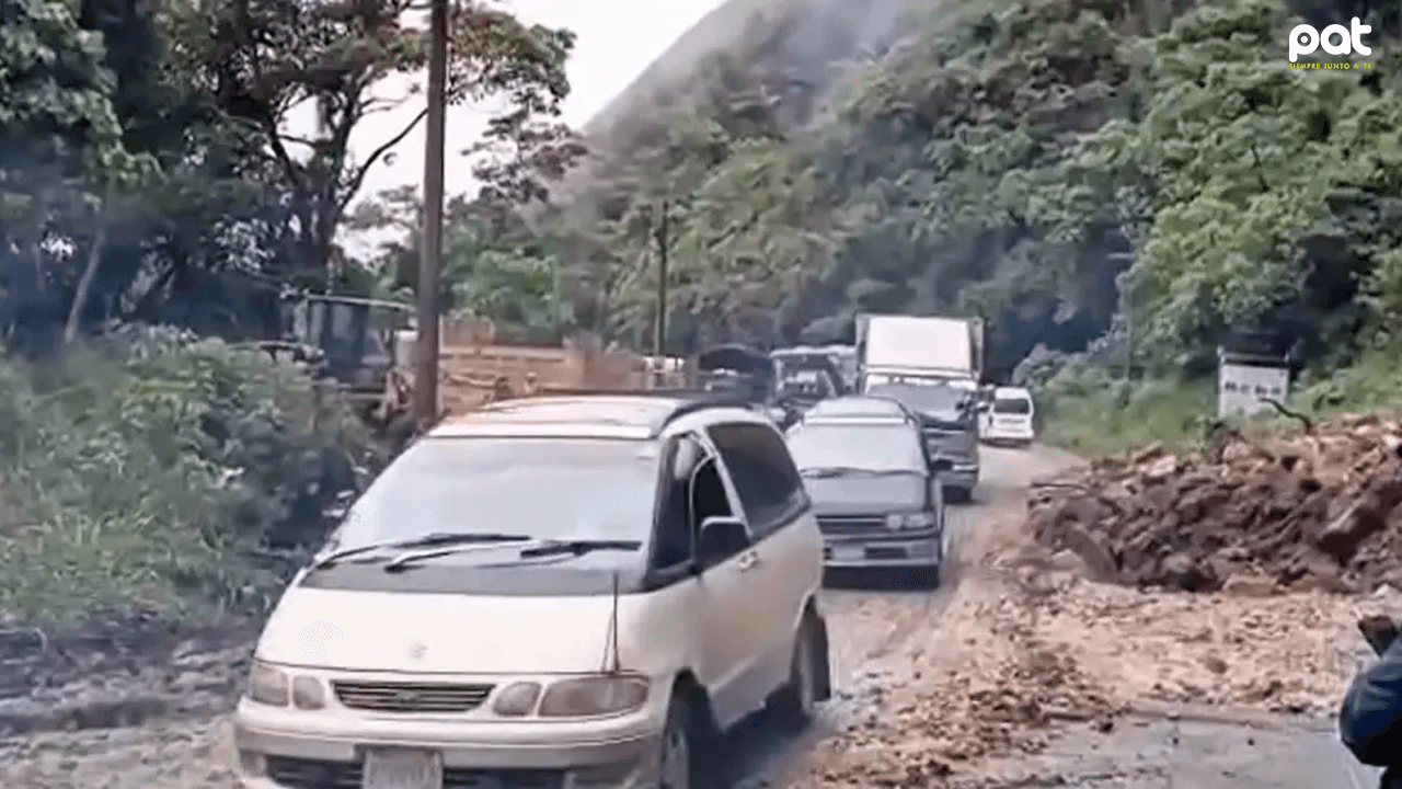 Un carril habilitado en la ruta nueva Cochabamba - Santa Cruz tras deslizamiento en Locotal