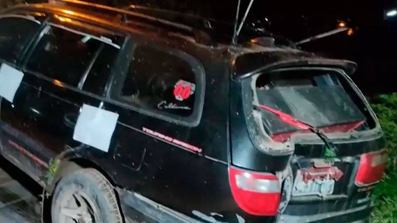 Investigan presunto rapto tras hallar a dos personas maniatadas en un vehículo que sufrió un accidente en Sipe Sipe