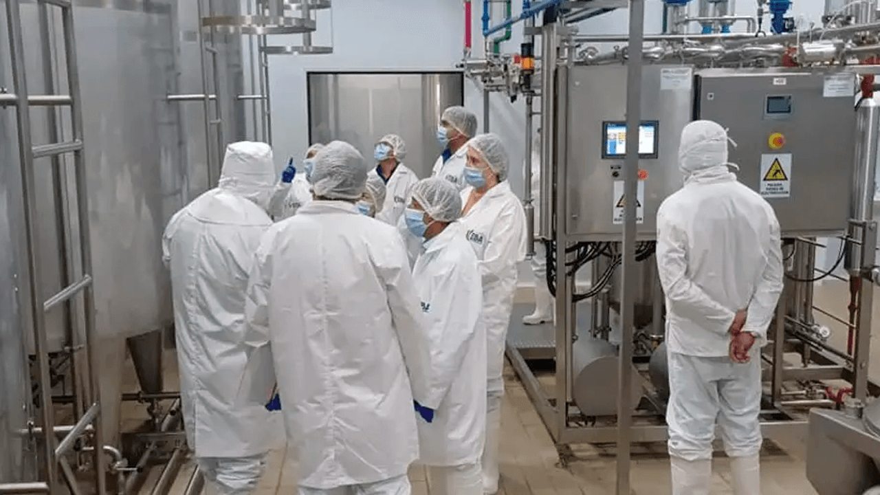 Comisión de Chile inspecciona plantas lácteas en Bolivia para posible exportación