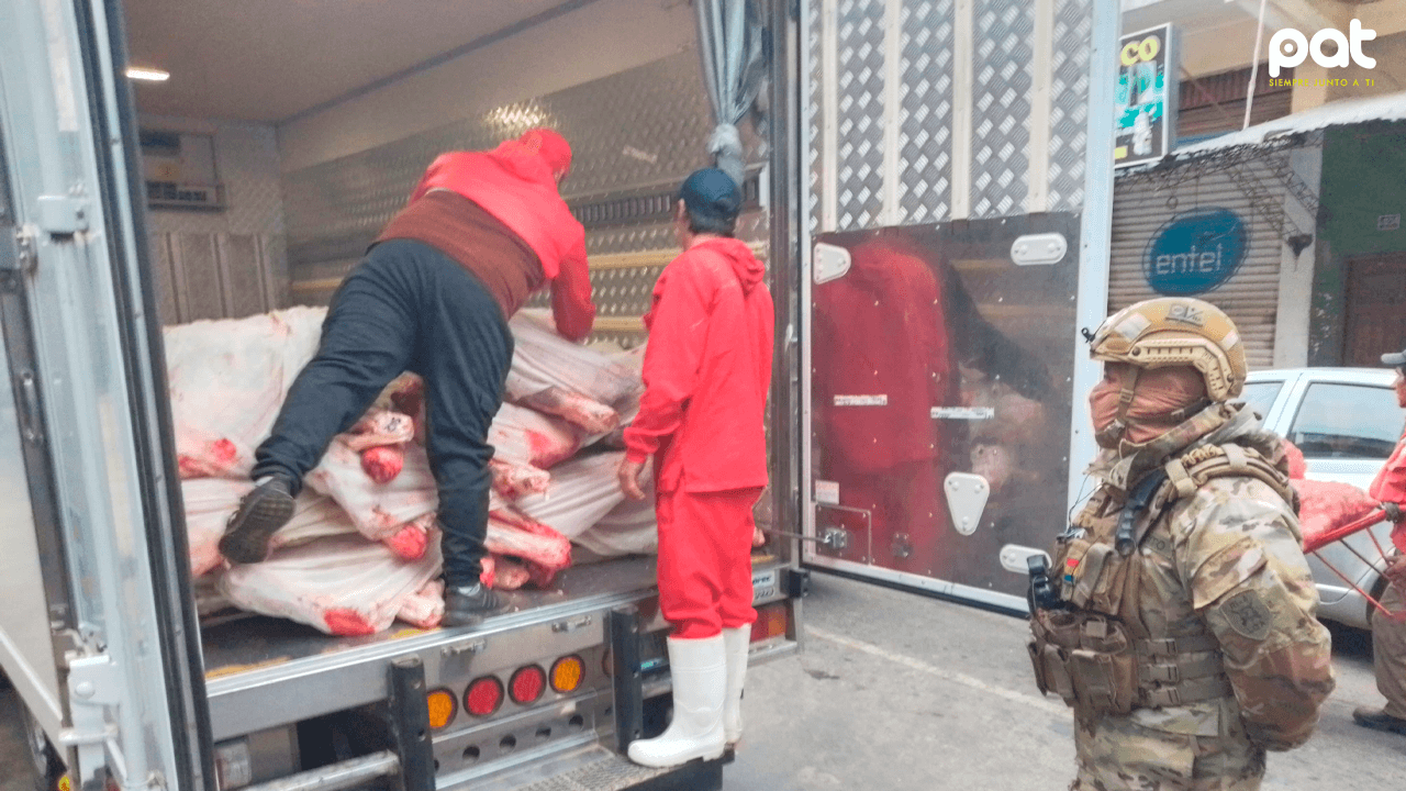 Detienen camiones con carne presuntamente destinada al contrabando en Tarija
