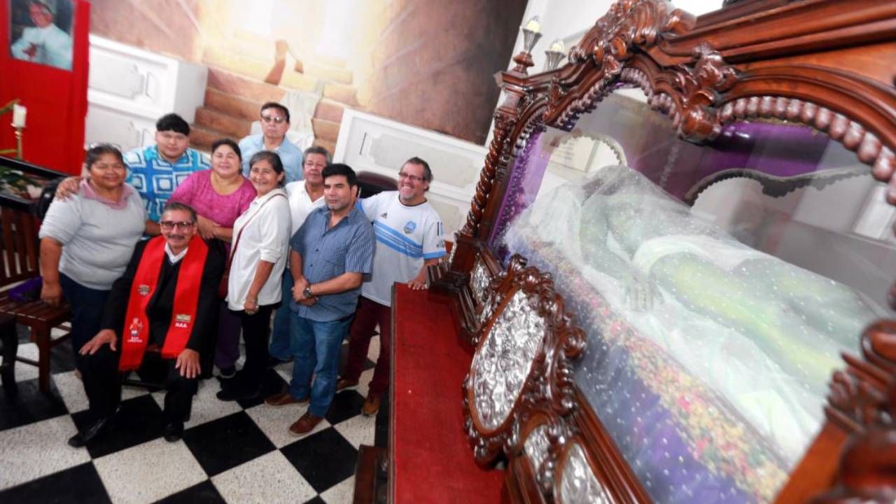 El Santo Sepulcro de una tonelada estrenará andas en Semana Santa; conozca a la hermandad que conserva viva la tradición