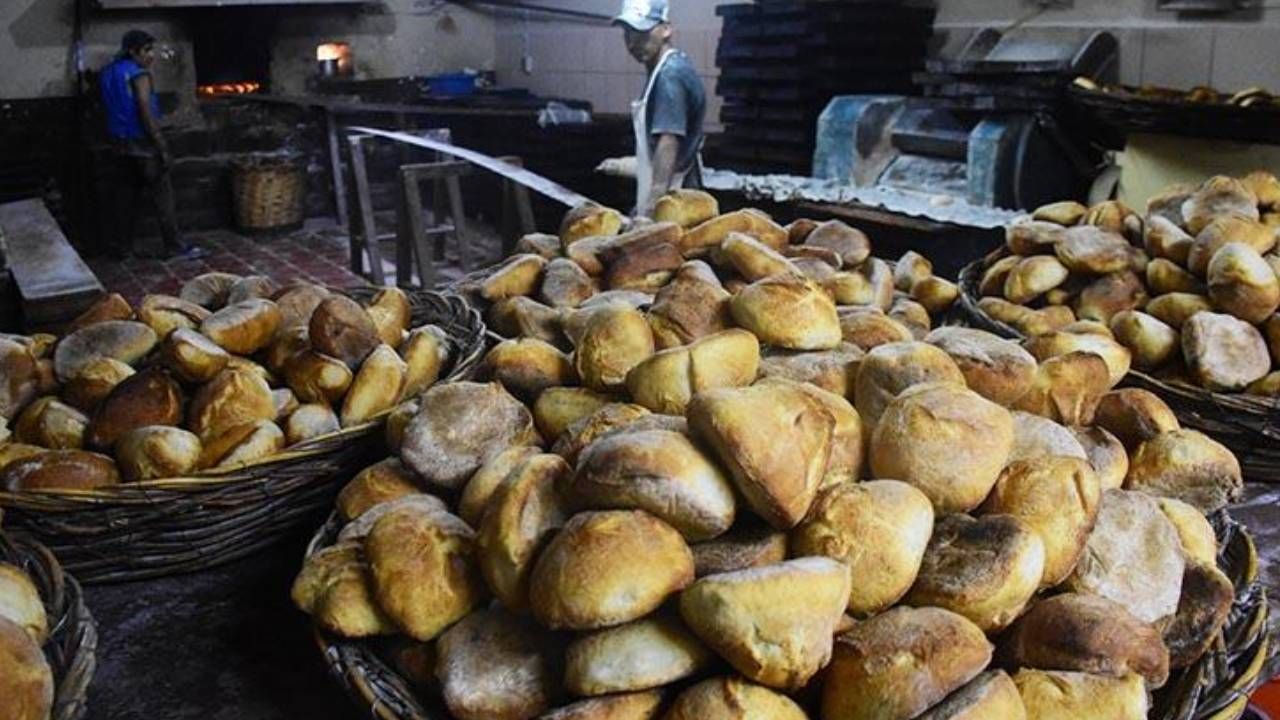  Contrabandistas trasladan pan boliviano a Perú y lo venden al triple de su precio