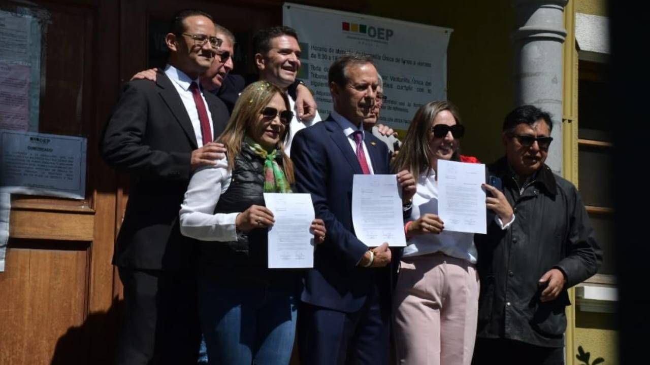 Tuto inscribe su alianza en el TSE y pide a Arce responder por dichos de Zúñiga