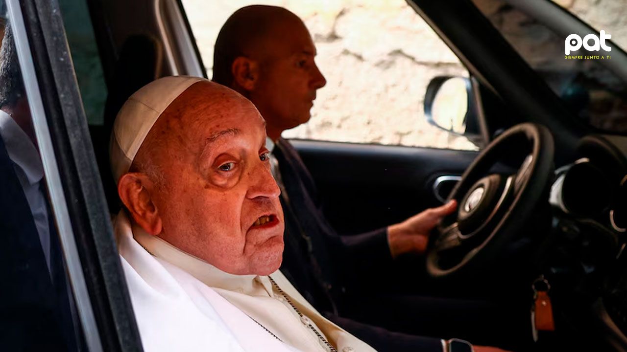 Papa Francisco visita cárcel en silla de ruedas y sin oxígeno