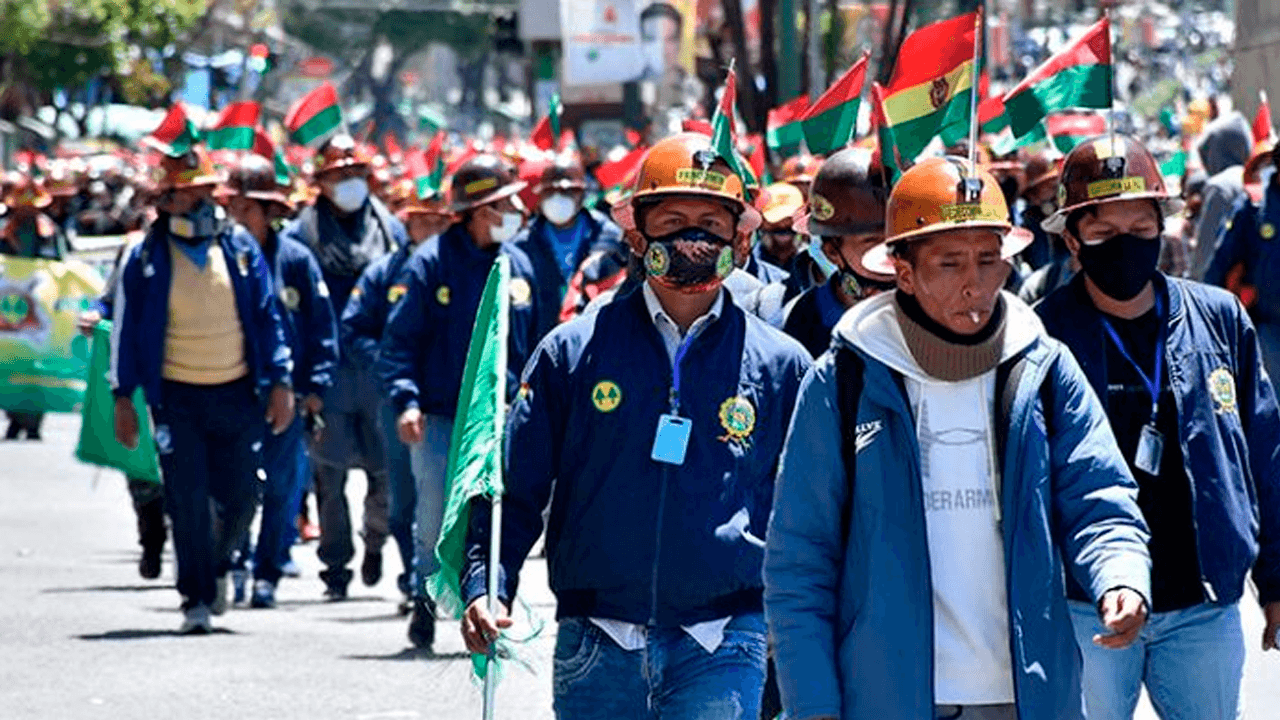   Gobierno cita a los mineros cooperativistas para tratar demandas en medio de protestas