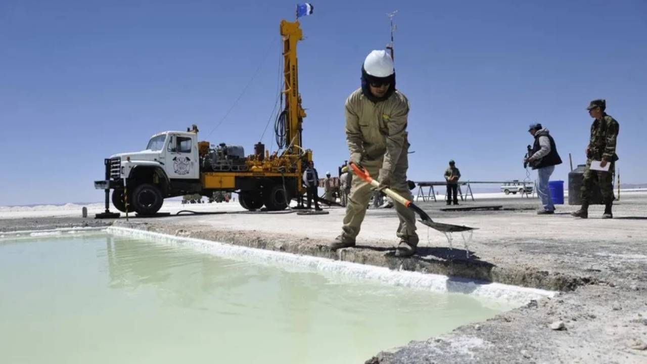 Barral denuncia que Fencomin pide el levantamiento de la reserva ambiental en el salar de Uyuni