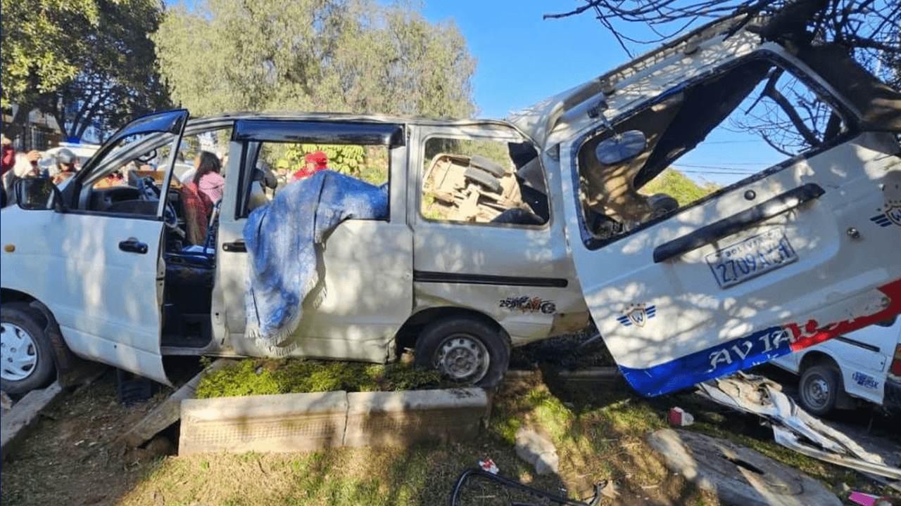 Accidente múltiple deja 3 fallecidos y más de 10 heridos