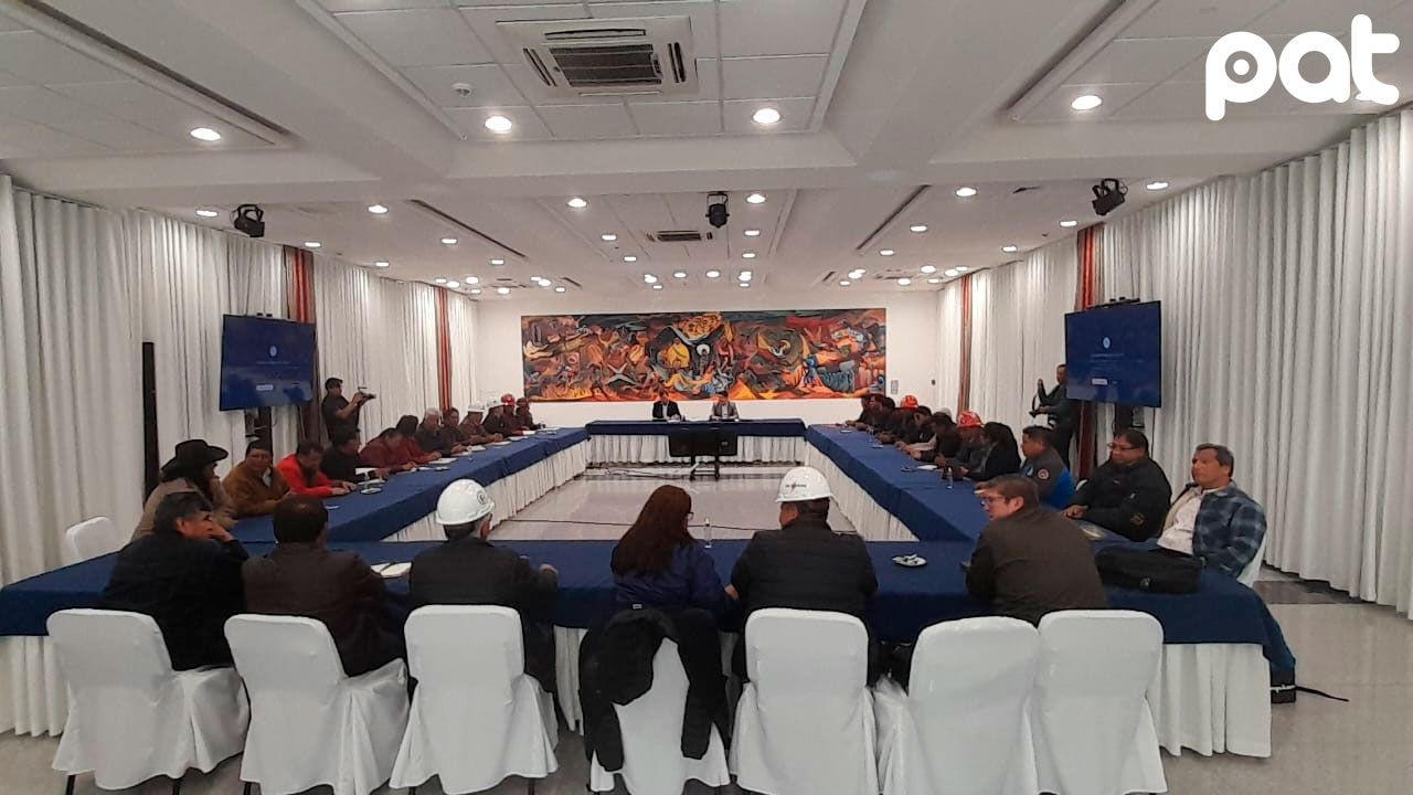 Gobierno y COB negocian incremento salarial para definir acuerdo antes de mayo