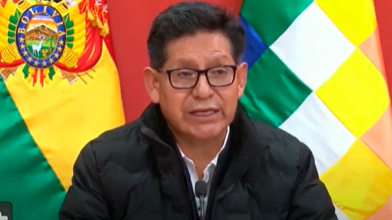 Ministro de Educación Edgar Pary condena los actos de abusos ocurridos en los colegios