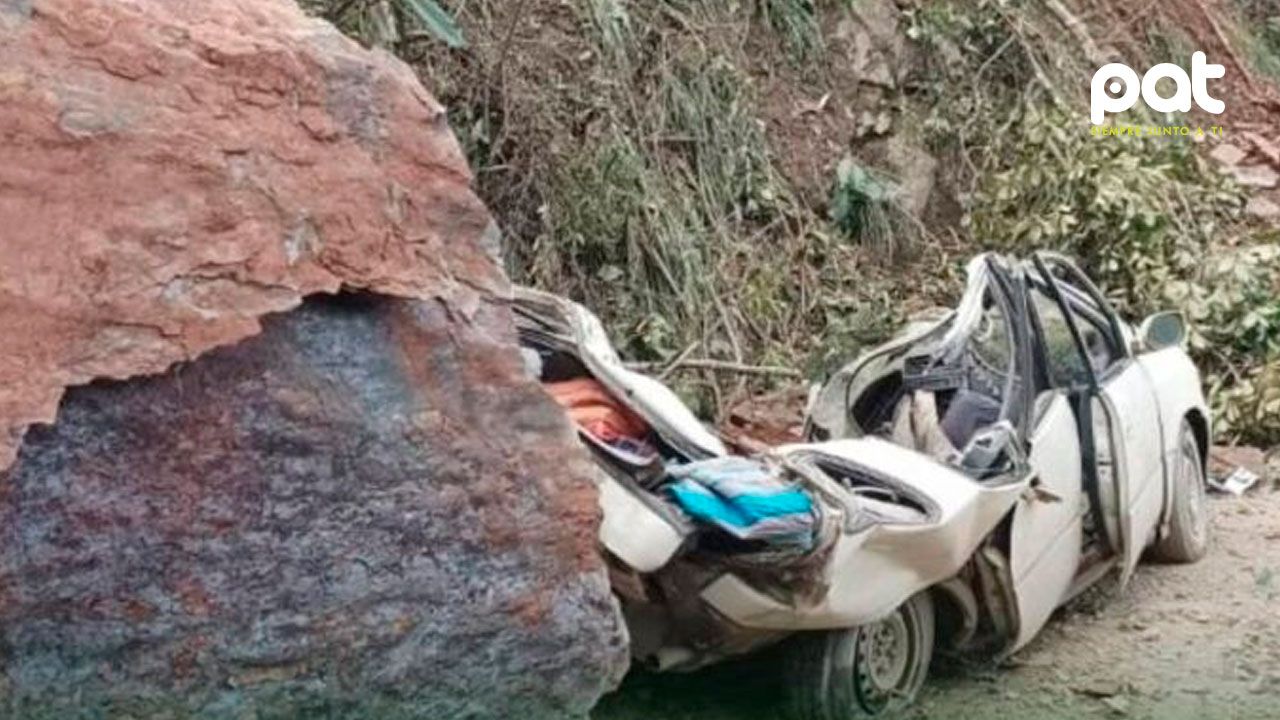 Roca aplasta un vehículo en La Paz: deja un fallecido