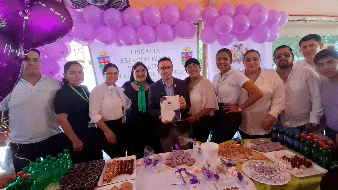 Fiscalía de Santa Cruz participa en feria para prevenir la violencia de género