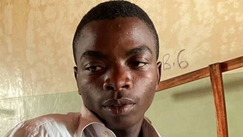 Estudiantes se cubrieron con sangre para engañar a los atacantes en el mortífero ataque en Uganda
