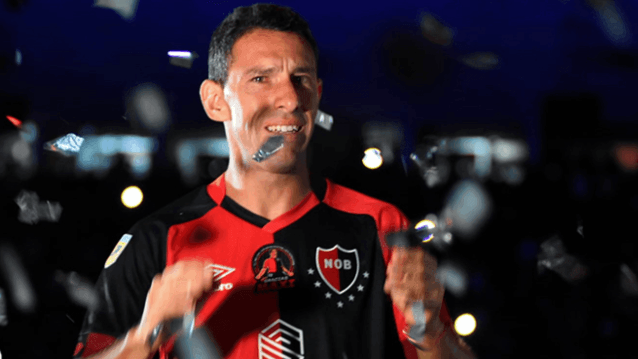 Maxi Rodríguez vivió con mucha emoción su partido despedida en el estadio de Newell's
