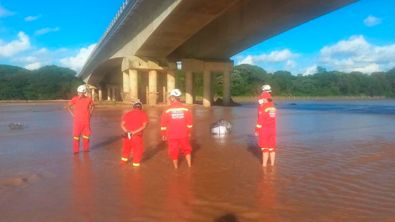 Identifican a víctima hallada en maleta en el río Piraí y aprehenden a su pareja