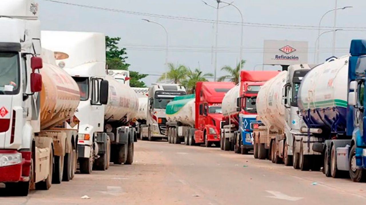 Asosur denuncia trato desigual de YPFB en distribución de combustible