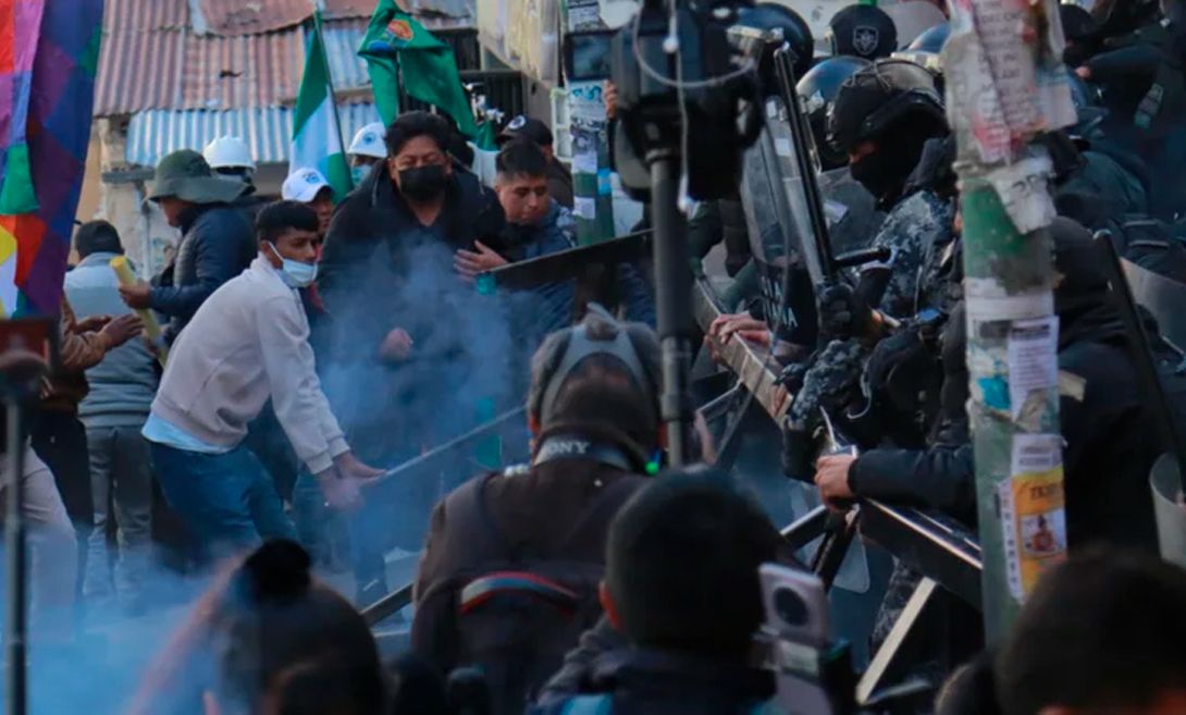 Tensión en La Paz por marcha 'evista' que intentó ingresar a Plaza Murillo