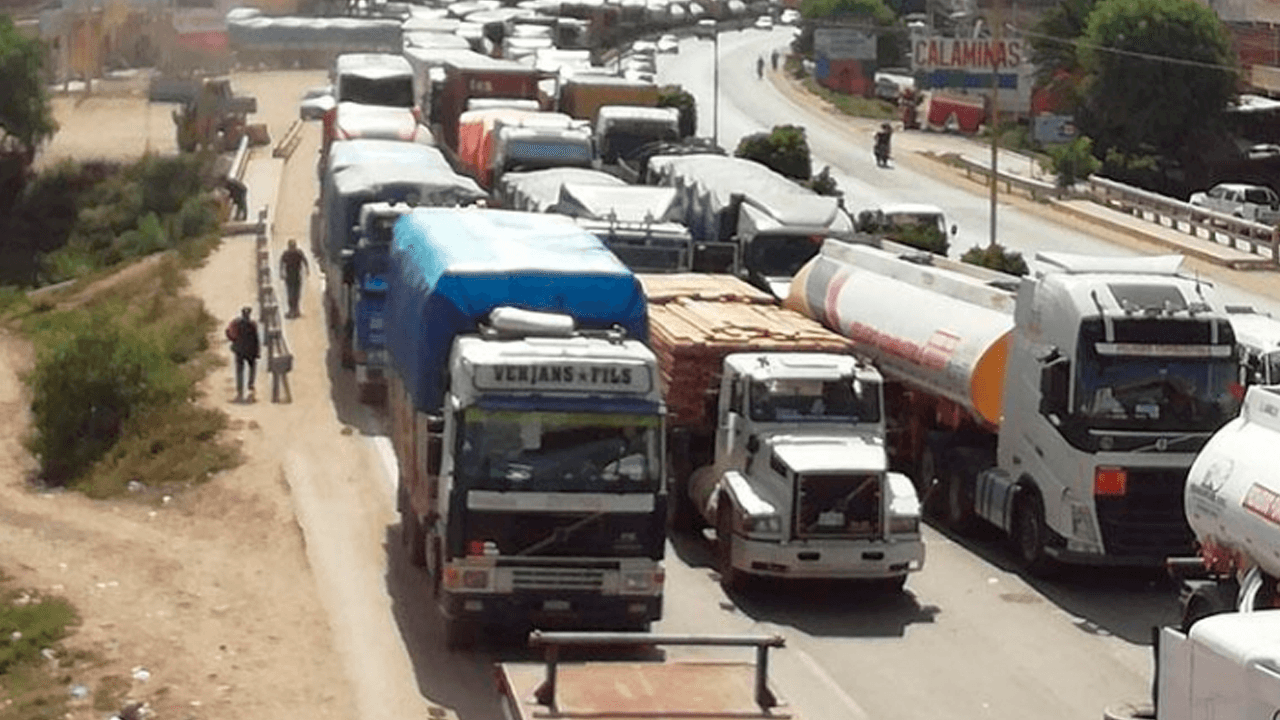 El sector productivo pierde más de Bs 120 millones por bloqueos, según el Gobierno
