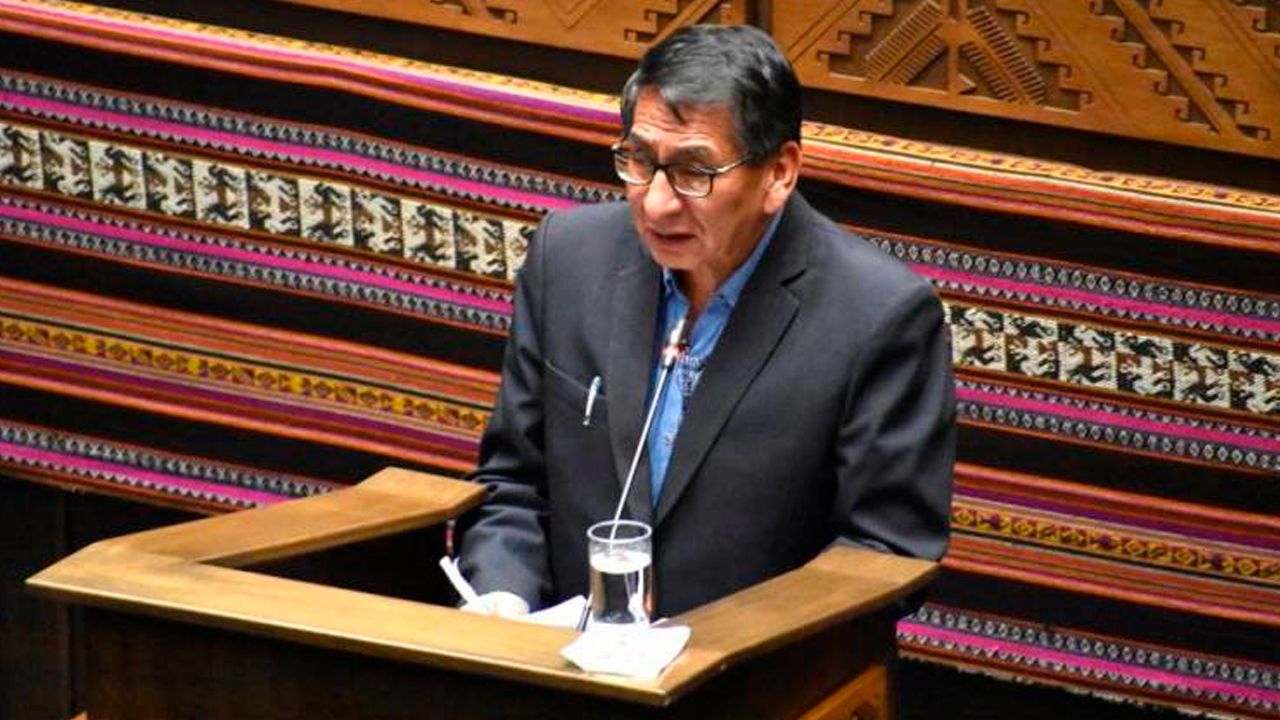 Ministro de Medio Ambiente y Agua sale sin censura de la interpelación