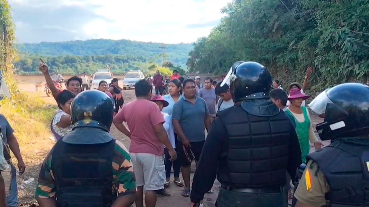 Policía levanta bloqueo en puente sapecho tras tres días de tensión