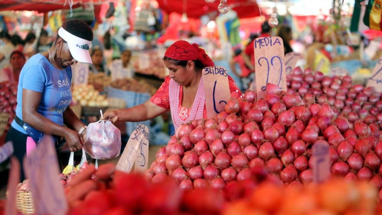 La cebolla, carne y gaseosas disparan la inflación en Bolivia