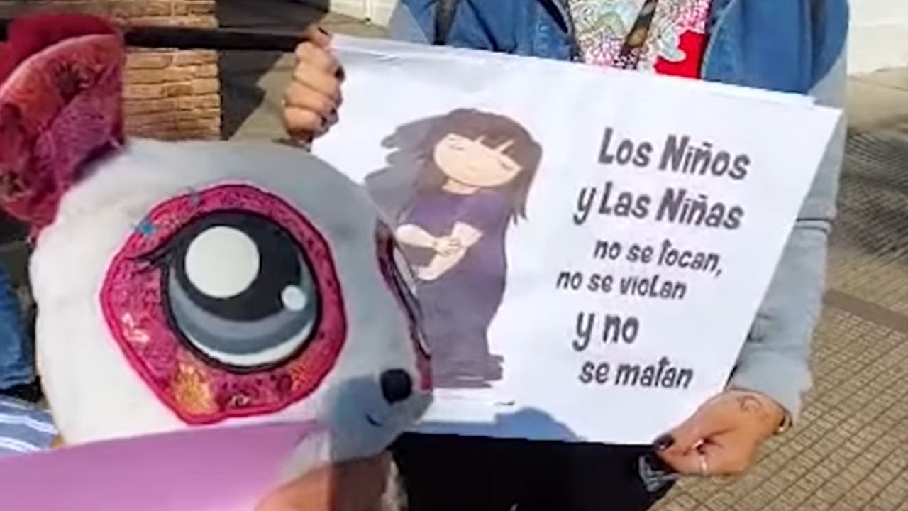 Manifestación de padres y familiares en repudio a los abusos sexuales