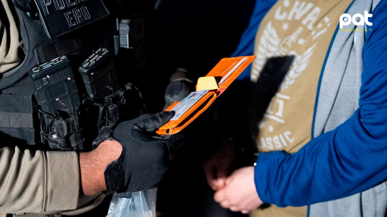 Migrante mexicano enfrenta cargos  federales tras escupir a un agente  del ICE en Los Ángeles
