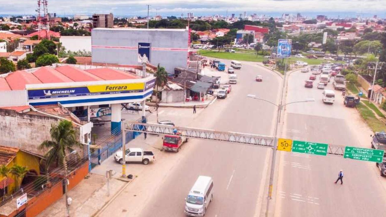 Cierre de vías en la rotonda del cuarto anillo y Av. Virgen de Cotoca debido a la construcción del viaducto