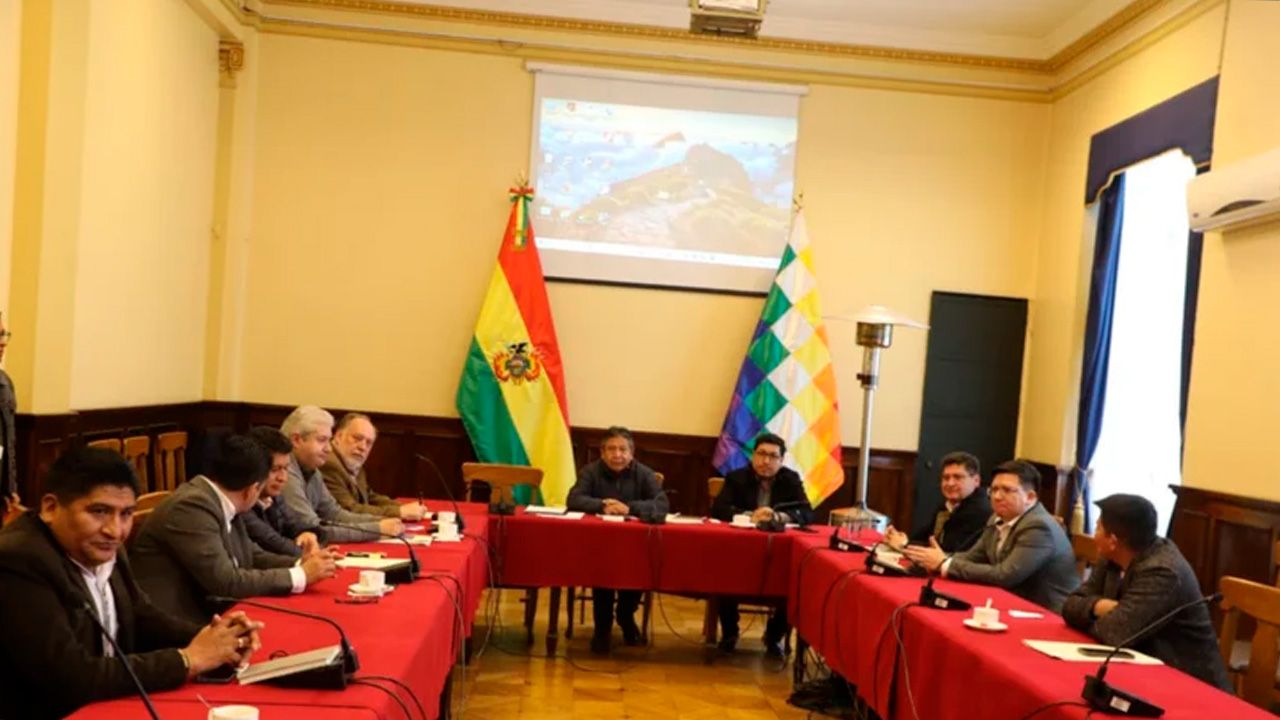 Ministros y legisladores retoman diálogo para aprobar créditos internacionales que alivien la crisis económica