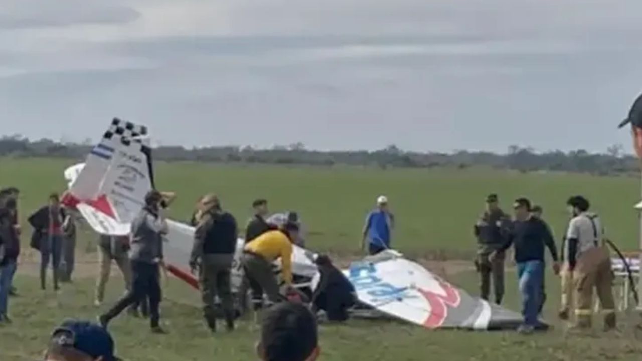 Dos personas fallecen tras el  accidente de una avioneta durante una exhibición en el Chaco