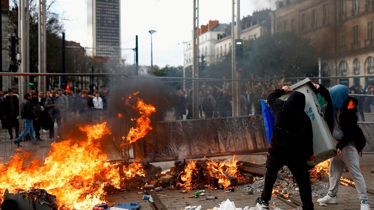 Sindicatos de la policía en Francia se declaran en lucha contra las “hordas salvajes”