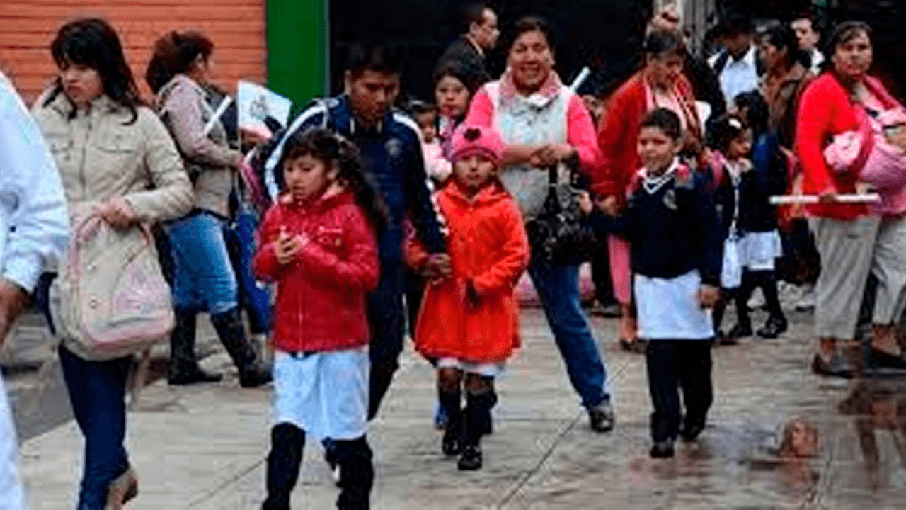 Padres de familia respaldan pedido para adelantar vacaciones por el frío y enfermedades