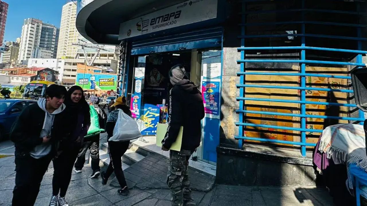 Persisten las quejas por el alto precio del pollo en agencias de Emapa en La Paz
