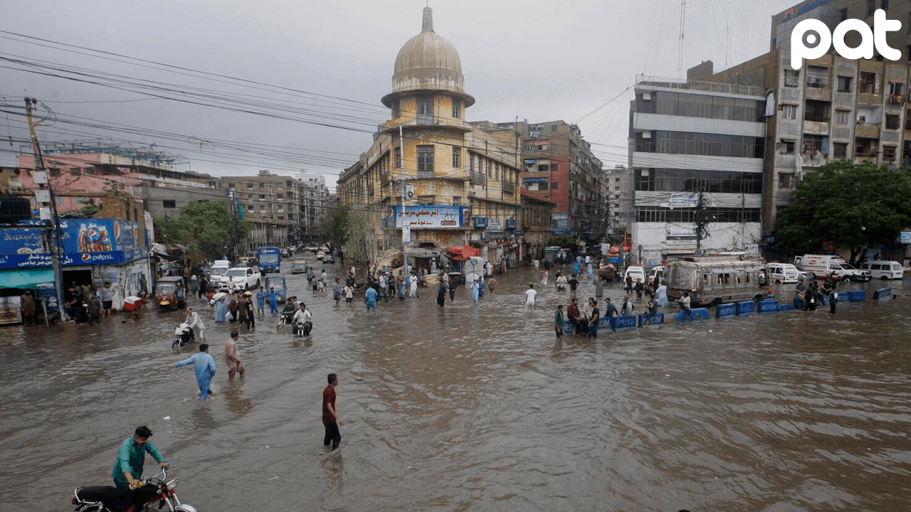 Lluvias monzónicas dejan 24 muertos en Pakistán