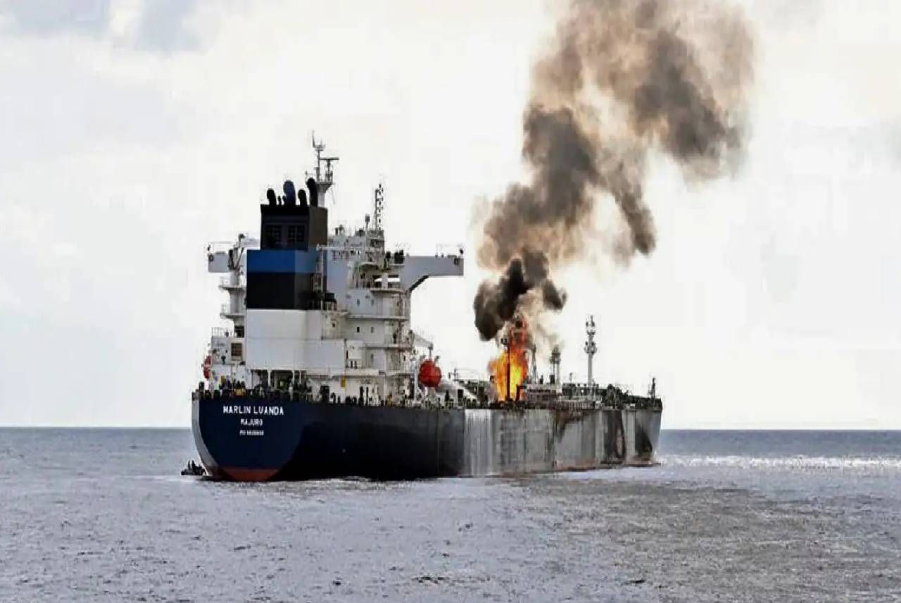 Buque mercante sufre ataque con granadas y armas automáticas en el mar Rojo, denuncia la Marina británica