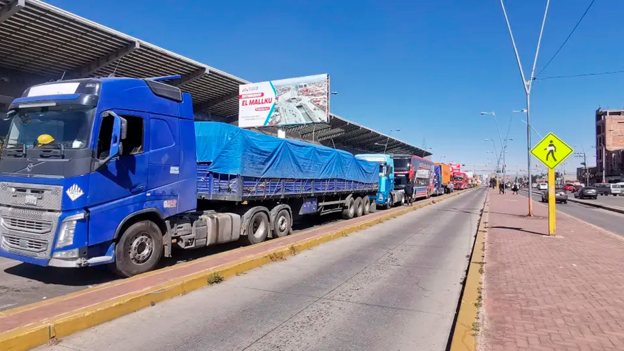 Transporte pesado opera solo el 30 por ciento de sus vehículos por falta de diésel