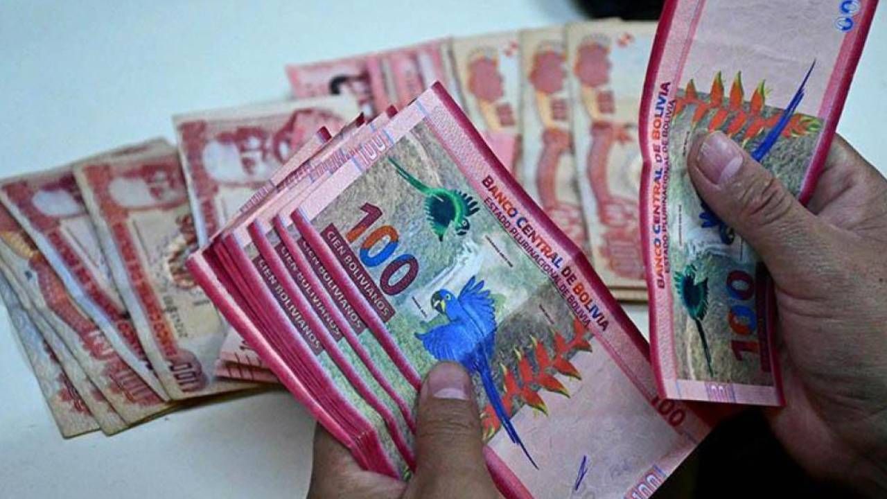 Bolivia tiene el tercer salario mínimo (con el dólar paralelo) más bajo de Latinoamérica