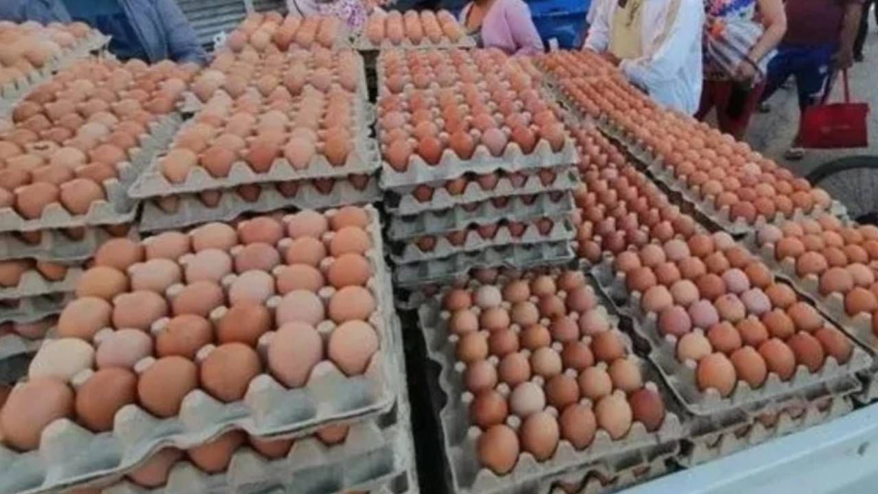 En La Paz, denuncian venta de aceite condicionada a comprar huevo