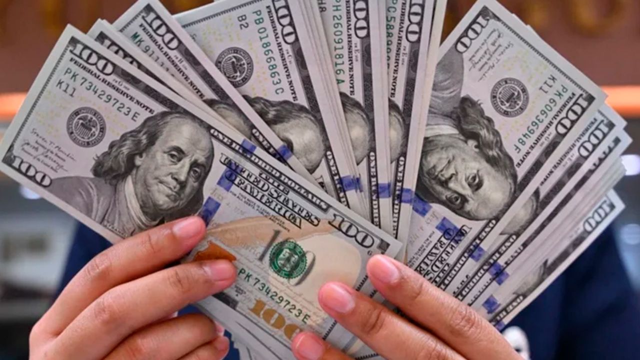 Dólar paralelo cae levemente y se cotiza entre Bs 14.90 y Bs 15.07 en Bolivia