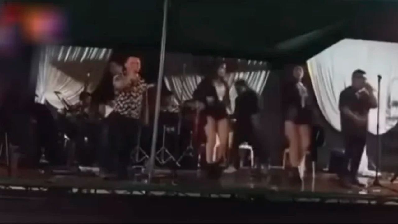 Cantante sufre descarga eléctrica y cae del escenario durante un show en Tarija