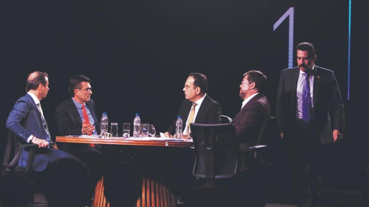 Foro: descentralizar, meritocracia, avasallamientos y Mercosur, los temas abordados