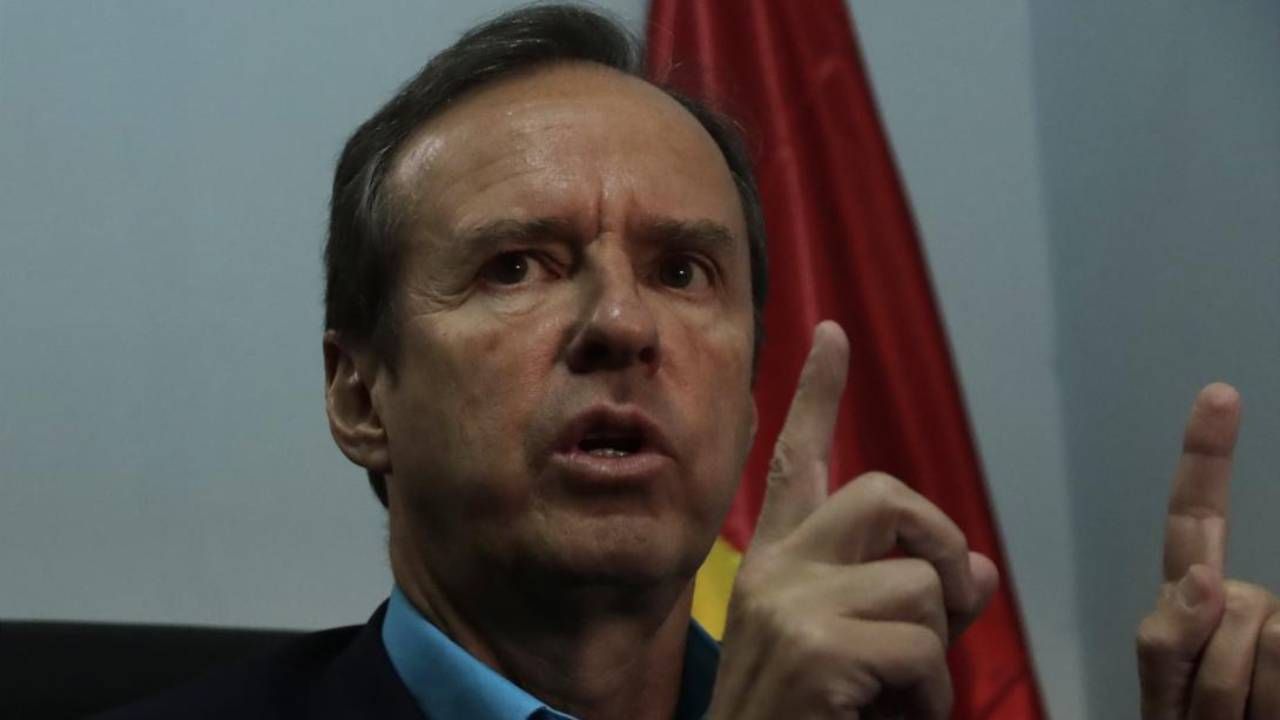 Tuto Quiroga propone descentralizar salud, educación y seguridad para achicar el Estado