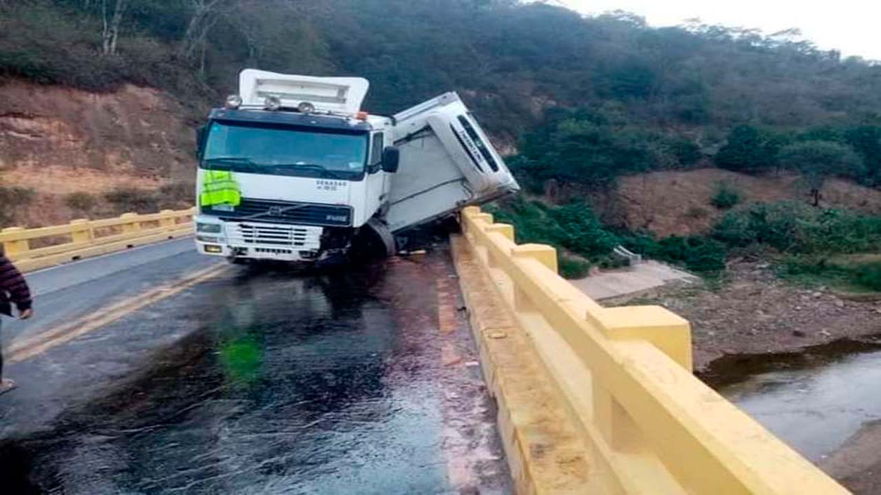 Accidentes en la ruta hacia los Valles cruceños dejan varios heridos y daños materiales