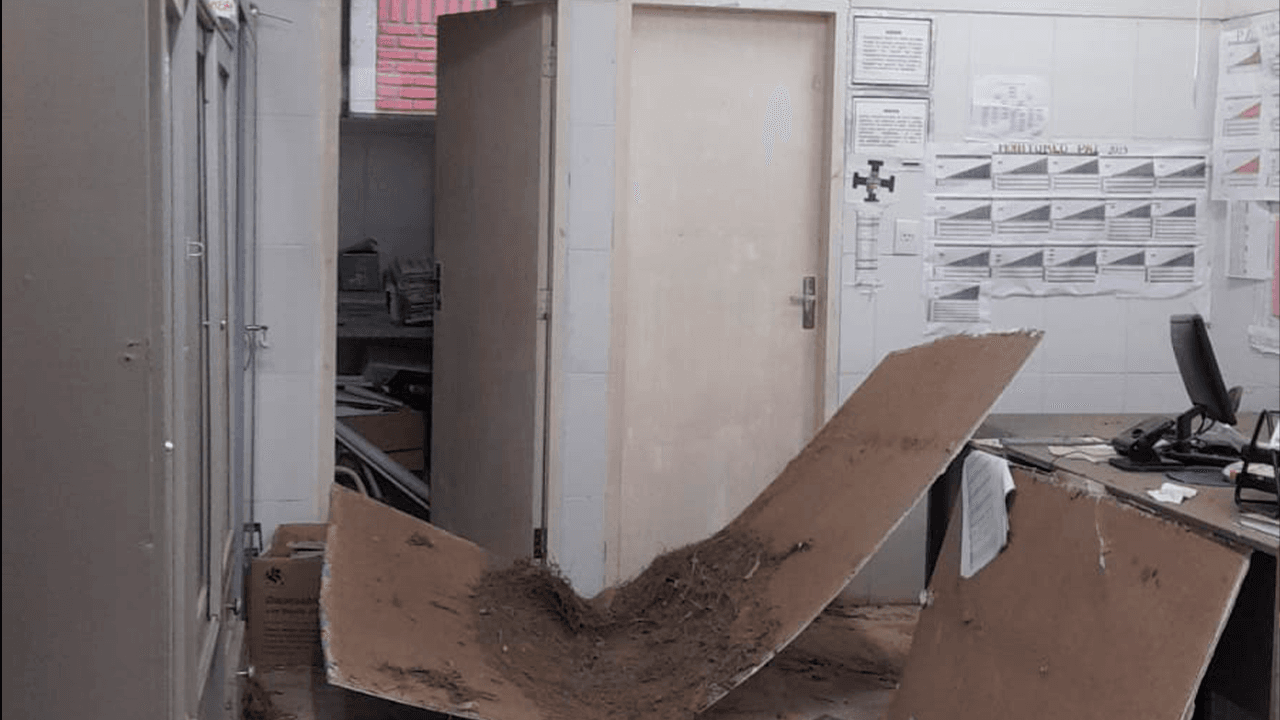 Se derrumba el techo del centro de salud 25 de diciembre debido a falta de mantenimiento
