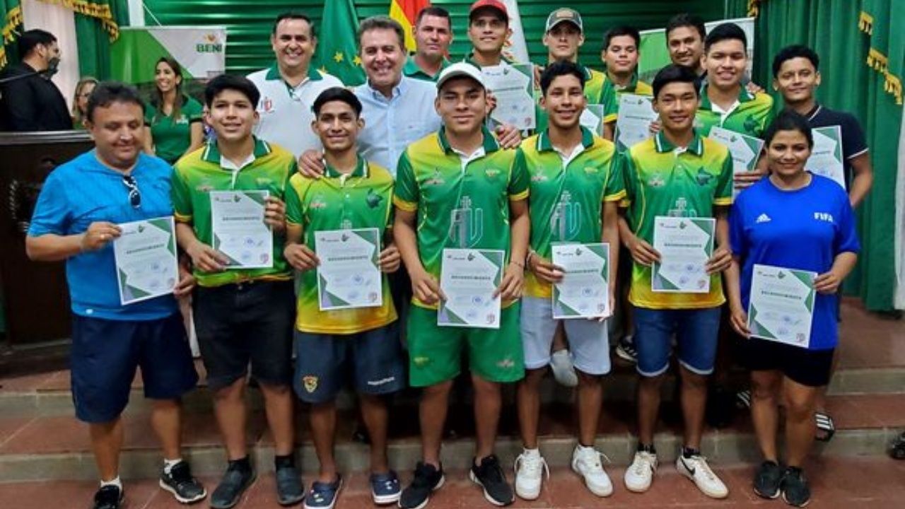 Gobernador Unzueta rinde homenaje a los campeones nacionales de Futsal FIFA