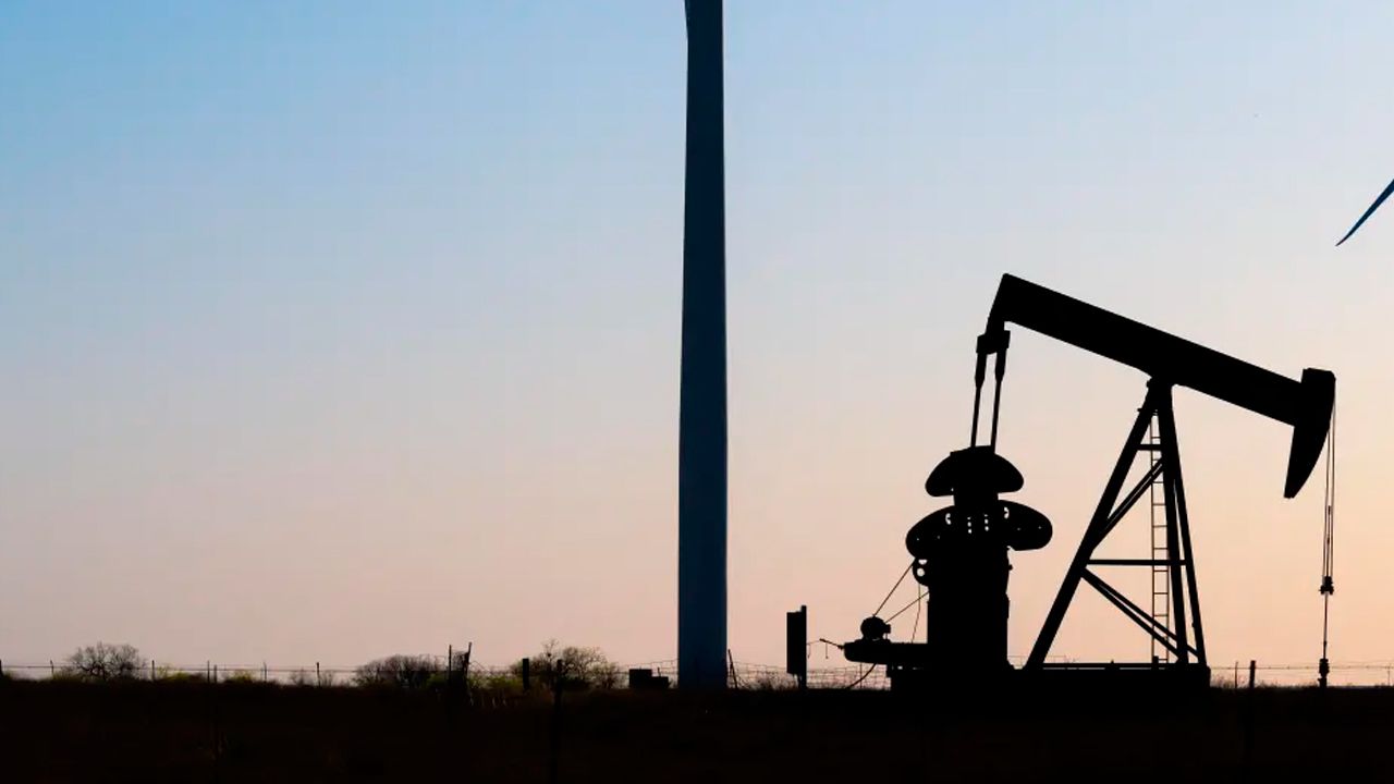 Petróleo cae a 66,29 dólares tras aumento de producción de OPEP+          