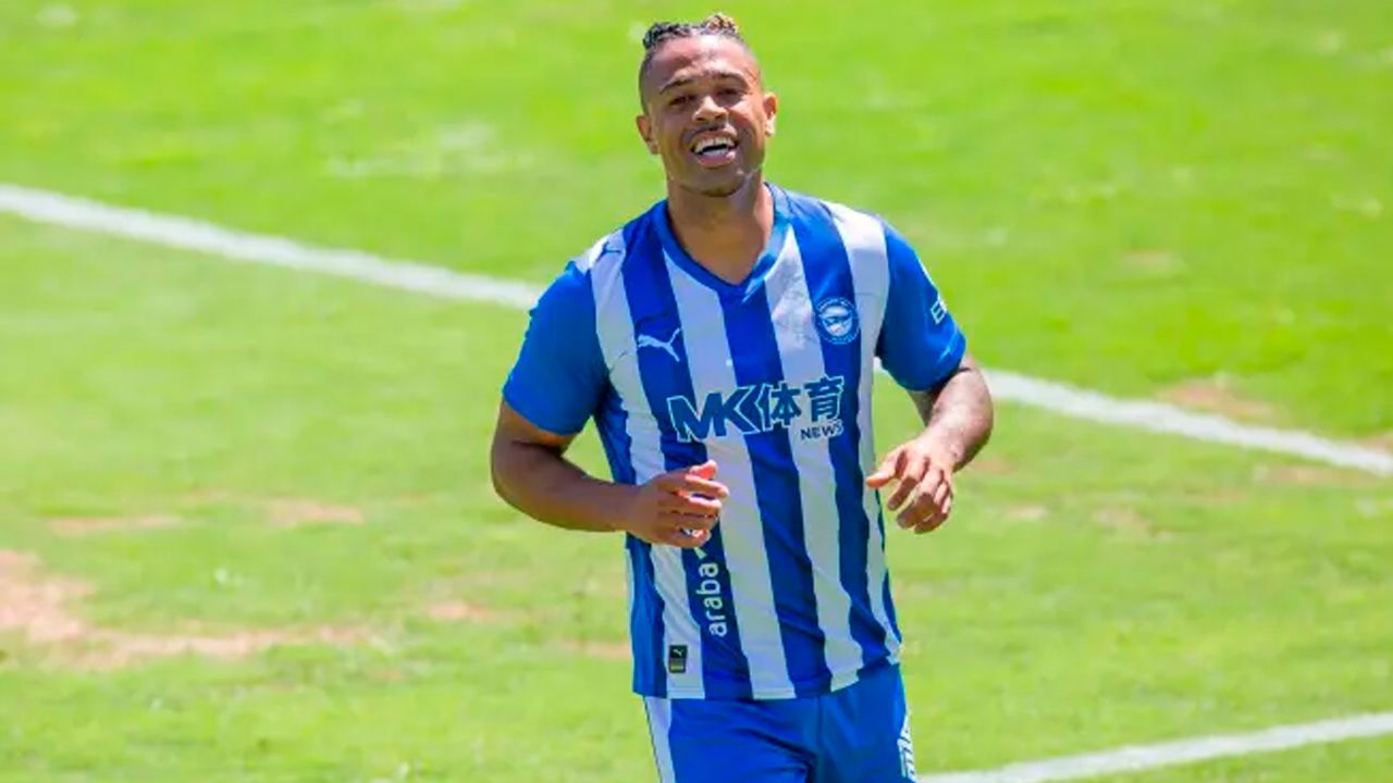 Mariano Díaz se gana un lugar en el Alavés tras destacada pretemporada