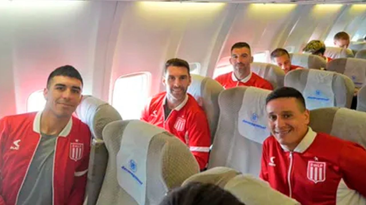 Avión que trasladaba a un grupo de estudiantes de La Plata tuvo que aterrizar de emergencia