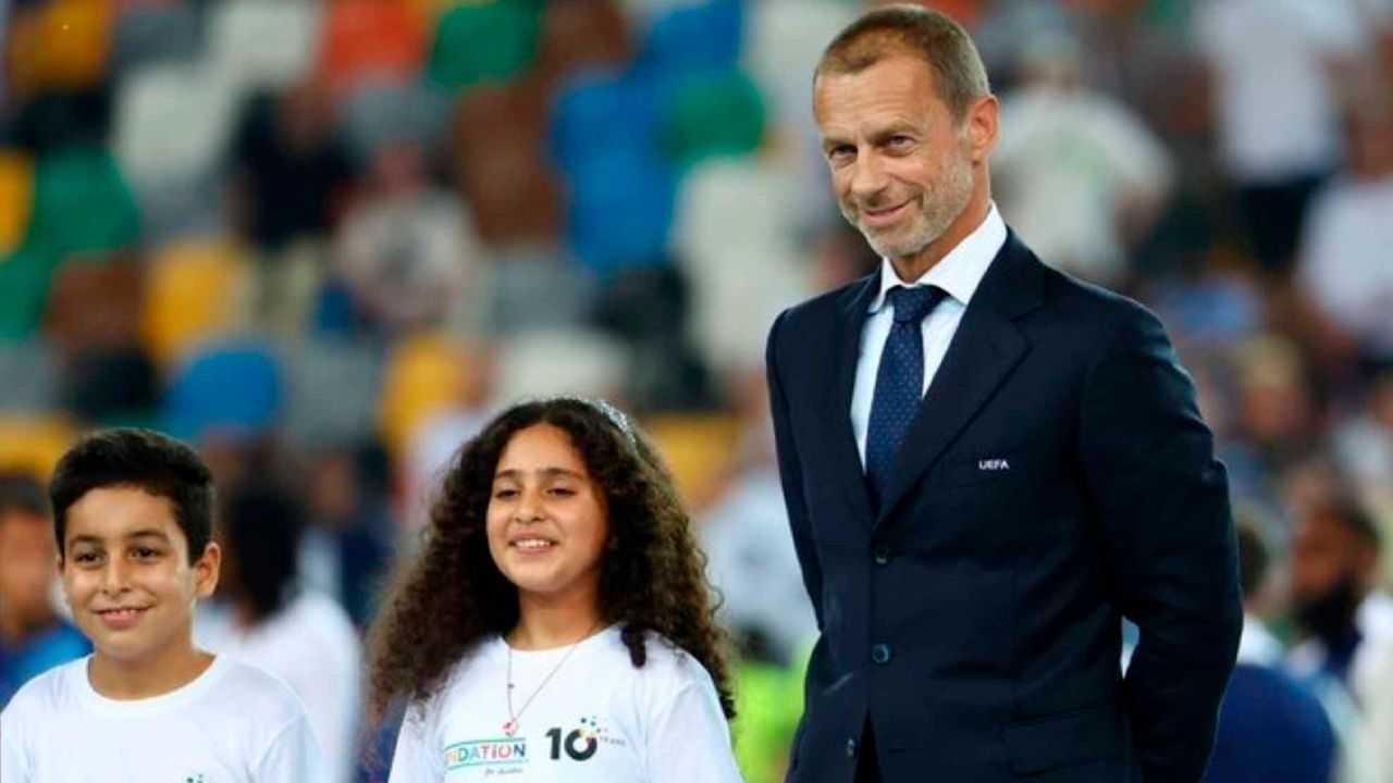 UEFA exhibe pancarta en la Supercopa de Europa con mensaje contra la violencia en Gaza