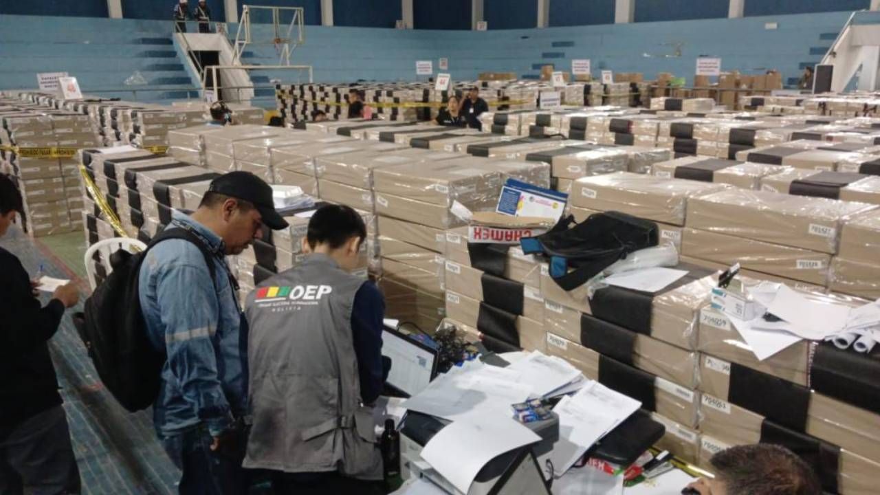 TED Santa Cruz inicia distribución de 4.234 maletas electorales hacia el área rural