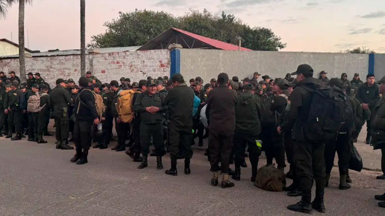 Policía acuartelada garantiza seguridad y transición democrática